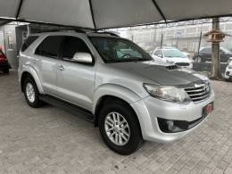 TOYOTA - HILUX SW4 - 2012/2013 - Prata - R$ 139.900,00