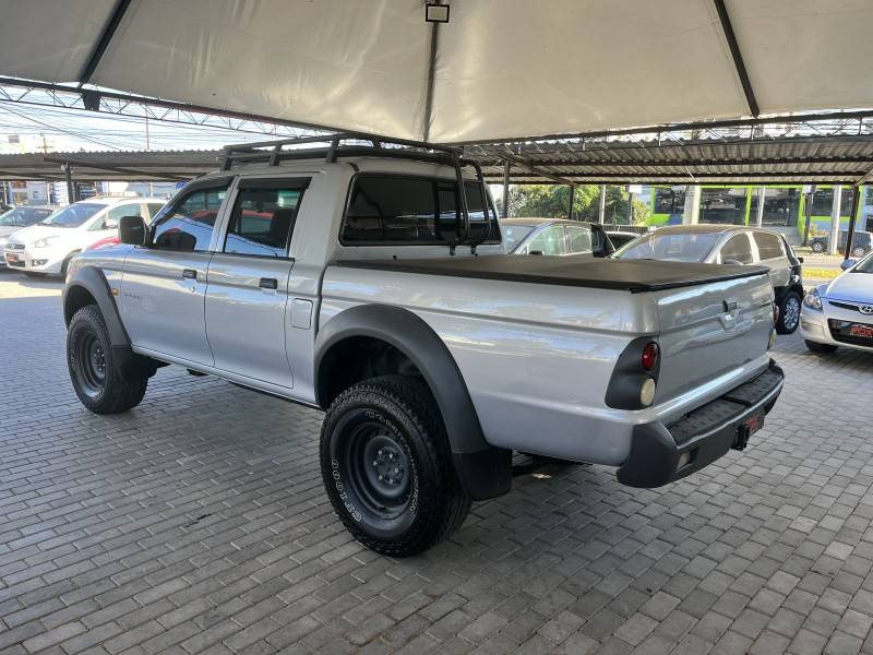 MITSUBISHI - L200 SAVANA - 2011/2011 - Prata - R$ 75.900,00