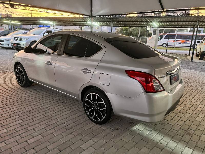 NISSAN - VERSA - 2021/2021 - Prata - R$ 70.900,00