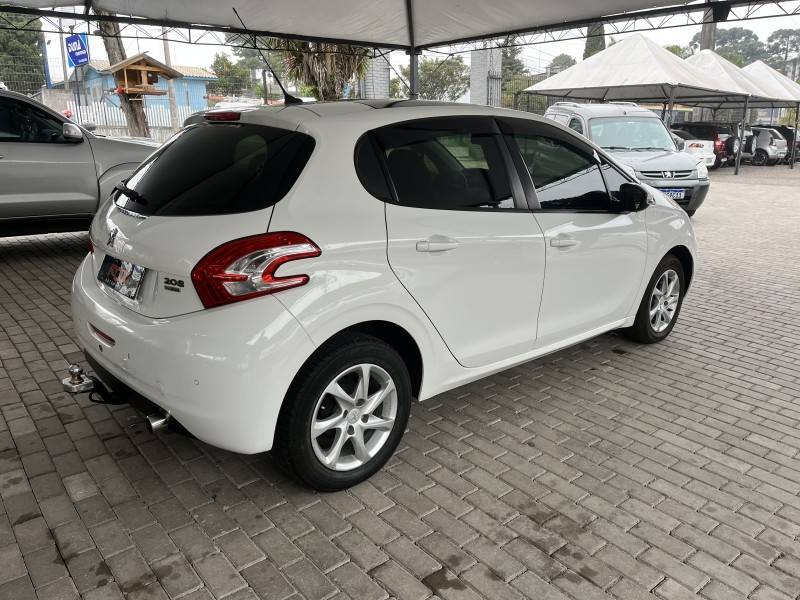 PEUGEOT - 208 - 2015/2016 - Branca - R$ 52.900,00
