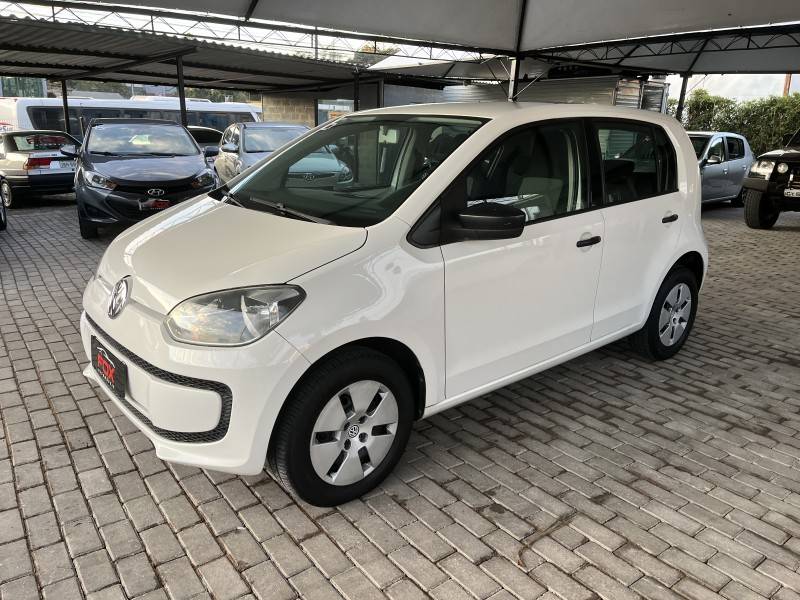 VOLKSWAGEN - UP - 2015/2016 - Branca - R$ 42.900,00