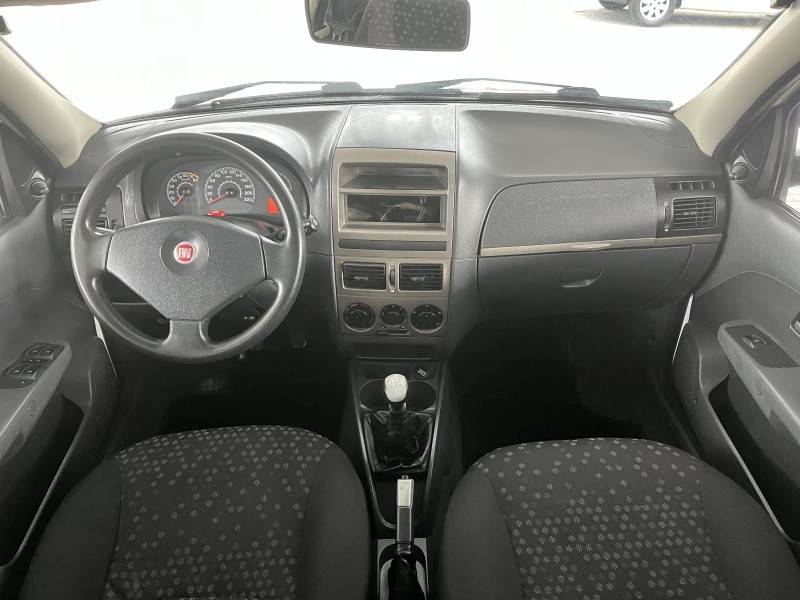 FIAT - PALIO - 2010/2011 - Branca - R$ 33.900,00