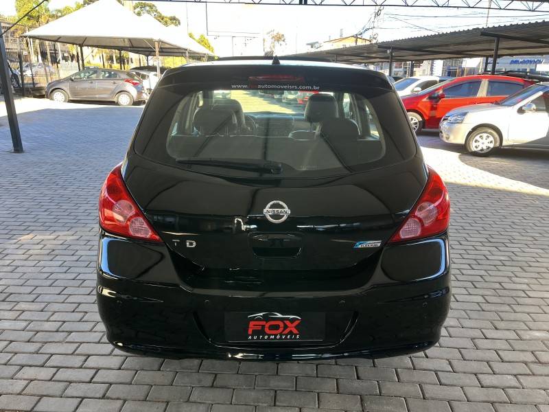 NISSAN - TIIDA - 2011/2012 - Preta - R$ 42.900,00