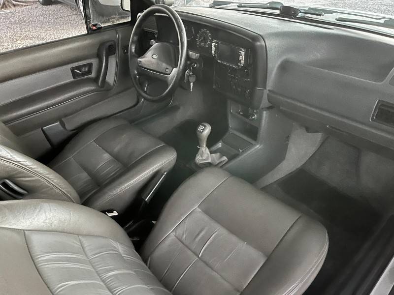 FORD - VERSAILLES - 1993/1994 - Prata - R$ 18.900,00