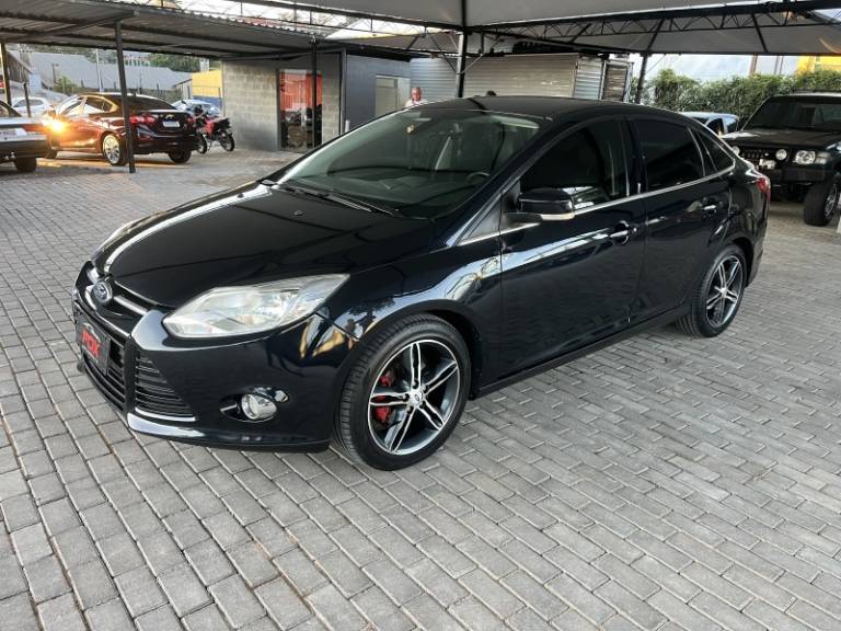 FORD - FOCUS - 2015/2015 - Preta - R$ 55.900,00