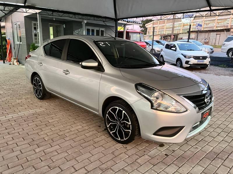 NISSAN - VERSA - 2021/2021 - Prata - R$ 70.900,00