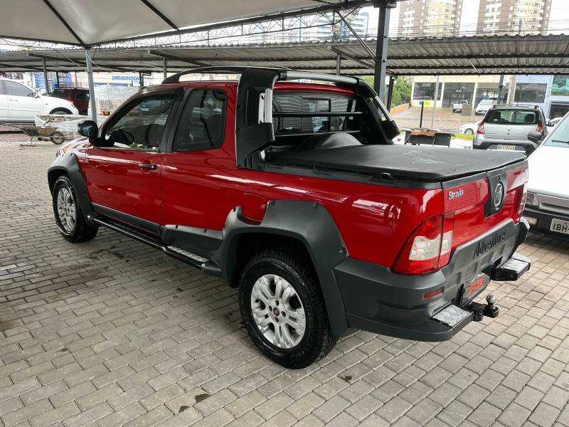 FIAT - STRADA - 2010/2011 - Vermelha - R$ 51.900,00