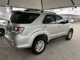 TOYOTA - HILUX SW4 - 2012/2013 - Prata - R$ 139.900,00