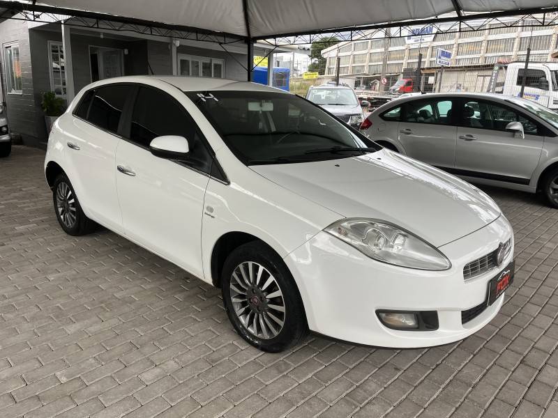 FIAT - BRAVO - 2014/2014 - Branca - R$ 37.900,00