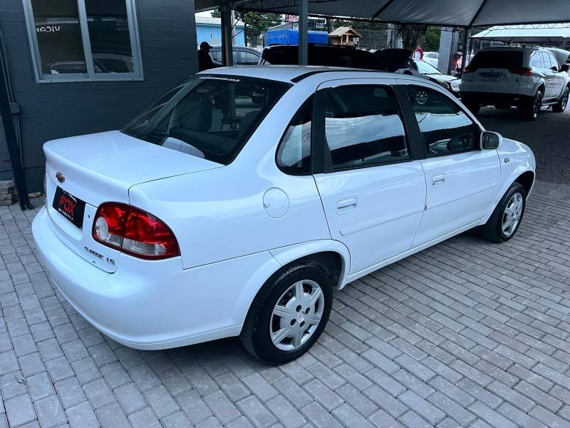 CHEVROLET - CLASSIC - 2012/2013 - Branca - R$ 27.900,00