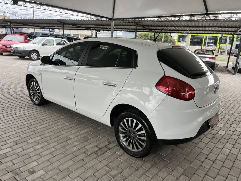 FIAT - BRAVO - 2014/2014 - Branca - R$ 37.900,00