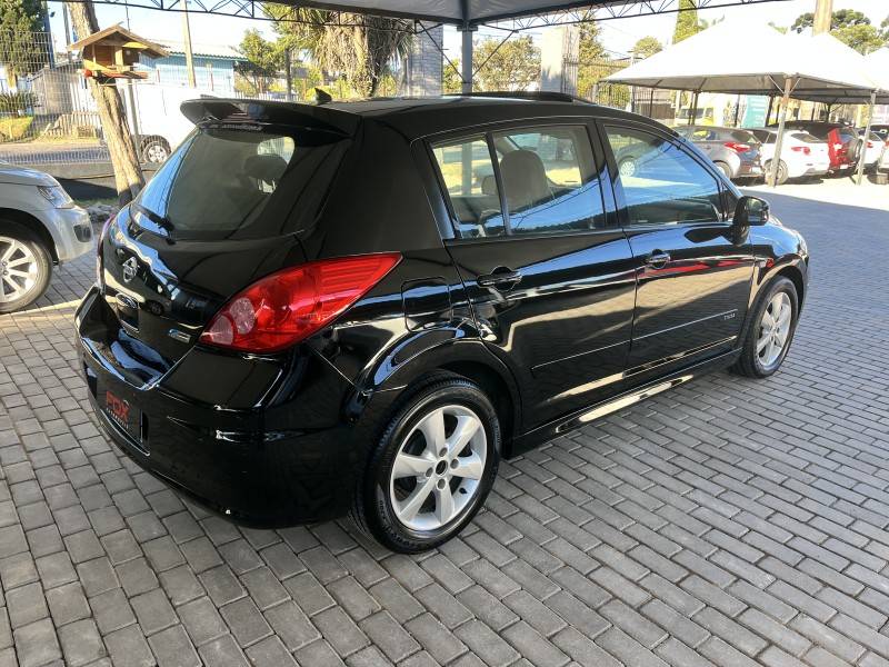 NISSAN - TIIDA - 2011/2012 - Preta - R$ 42.900,00