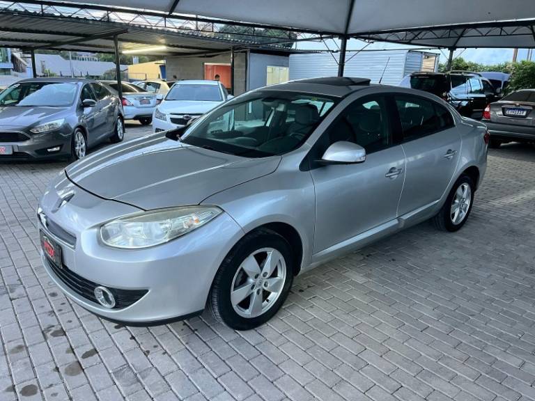 RENAULT - FLUENCE - 2011/2012 - Prata - R$ 42.900,00