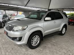 TOYOTA - HILUX SW4 - 2012/2013 - Prata - R$ 139.900,00