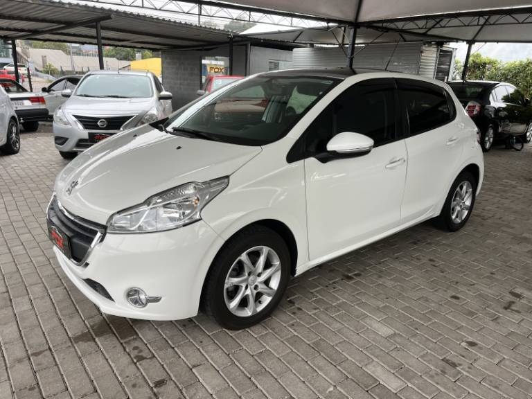 PEUGEOT - 208 - 2015/2016 - Branca - R$ 52.900,00