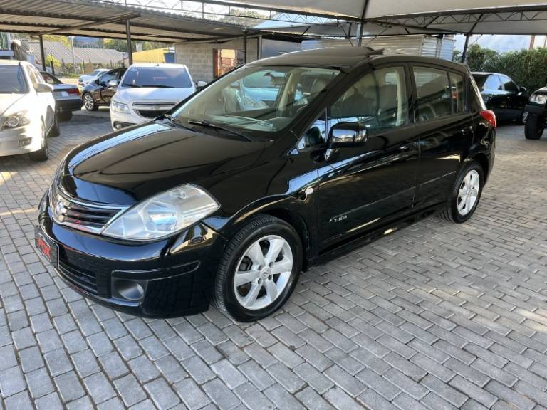 NISSAN - TIIDA - 2011/2012 - Preta - R$ 42.900,00