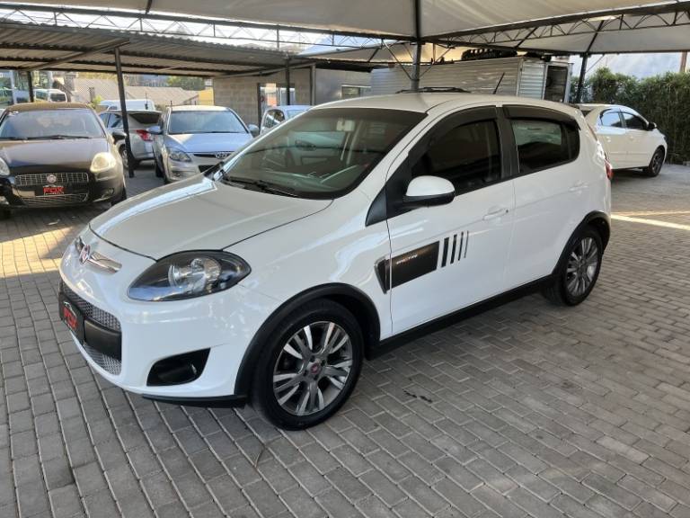 FIAT - PALIO - 2015/2015 - Branca - R$ 42.900,00
