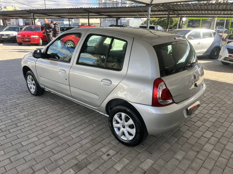 RENAULT - CLIO - 2015/2016 - Prata - R$ 35.900,00
