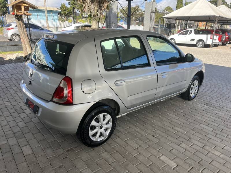 RENAULT - CLIO - 2015/2016 - Prata - R$ 35.900,00