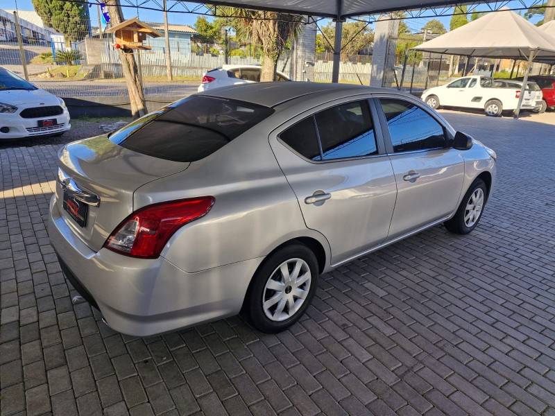 NISSAN - VERSA - 2021/2021 - Prata - R$ 64.900,00