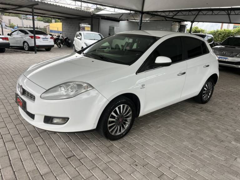 FIAT - BRAVO - 2014/2014 - Branca - R$ 37.900,00