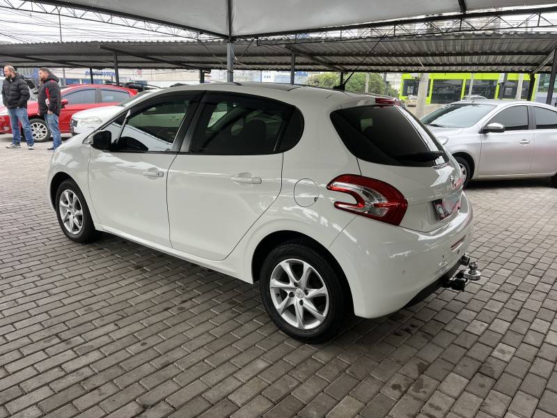 PEUGEOT - 208 - 2015/2016 - Branca - R$ 52.900,00