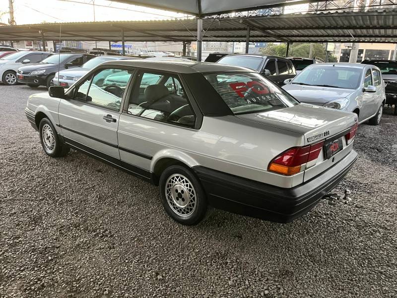 FORD - VERSAILLES - 1993/1994 - Prata - R$ 18.900,00