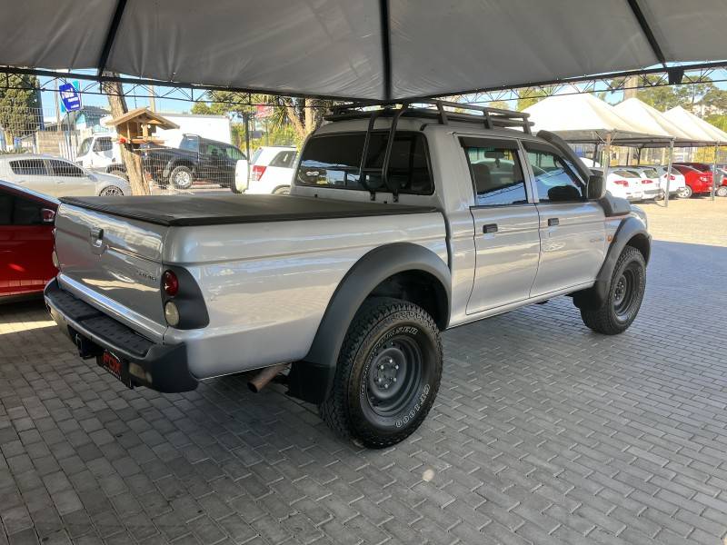 MITSUBISHI - L200 SAVANA - 2011/2011 - Prata - R$ 75.900,00