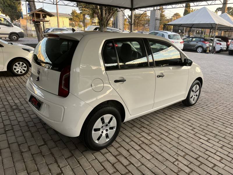 VOLKSWAGEN - UP - 2015/2016 - Branca - R$ 42.900,00