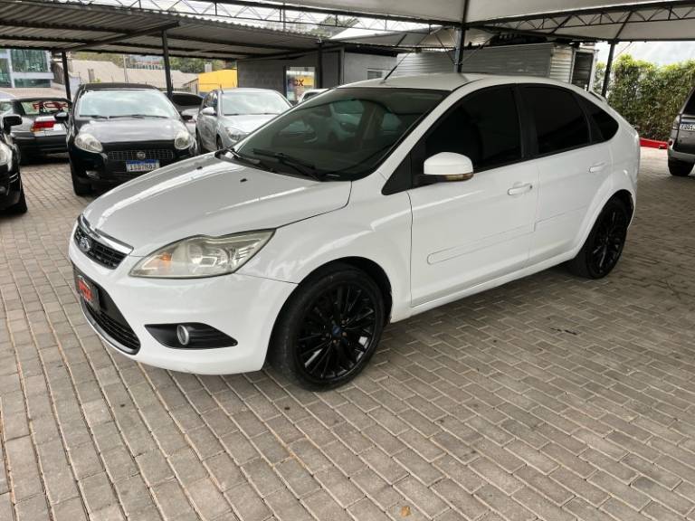 FORD - FOCUS - 2011/2011 - Branca - R$ 32.900,00