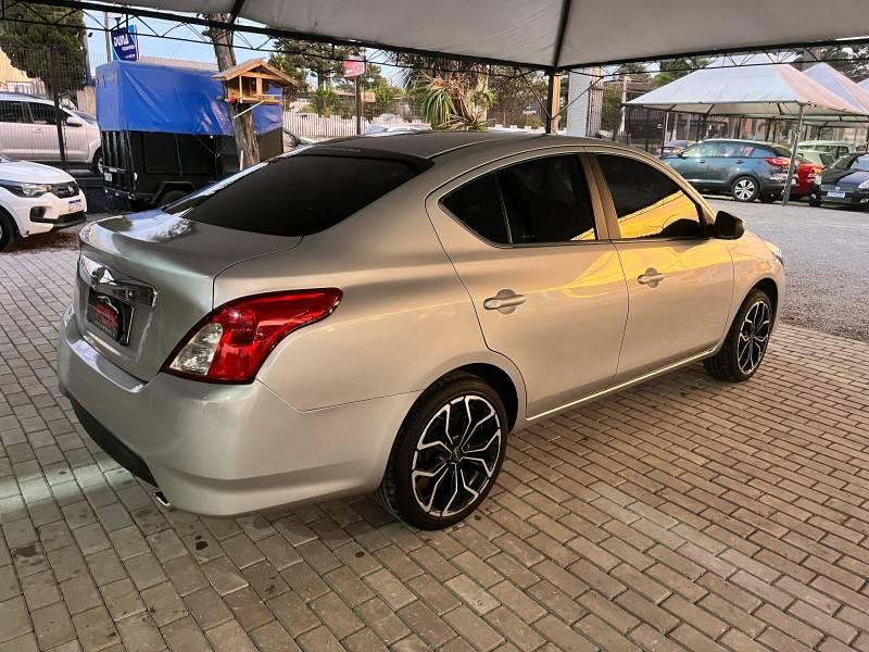 NISSAN - VERSA - 2021/2021 - Prata - R$ 70.900,00