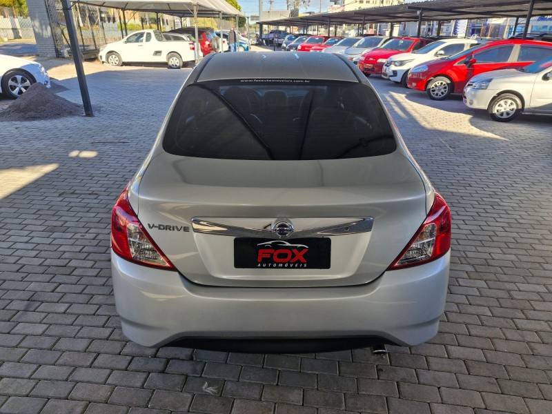 NISSAN - VERSA - 2021/2021 - Prata - R$ 64.900,00