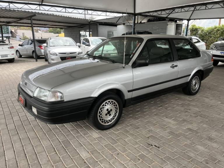 FORD - VERSAILLES - 1993/1994 - Prata - R$ 18.900,00