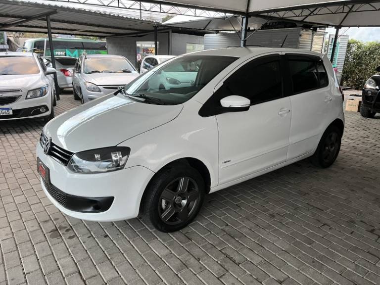 VOLKSWAGEN - FOX - 2014/2014 - Branca - R$ 39.900,00