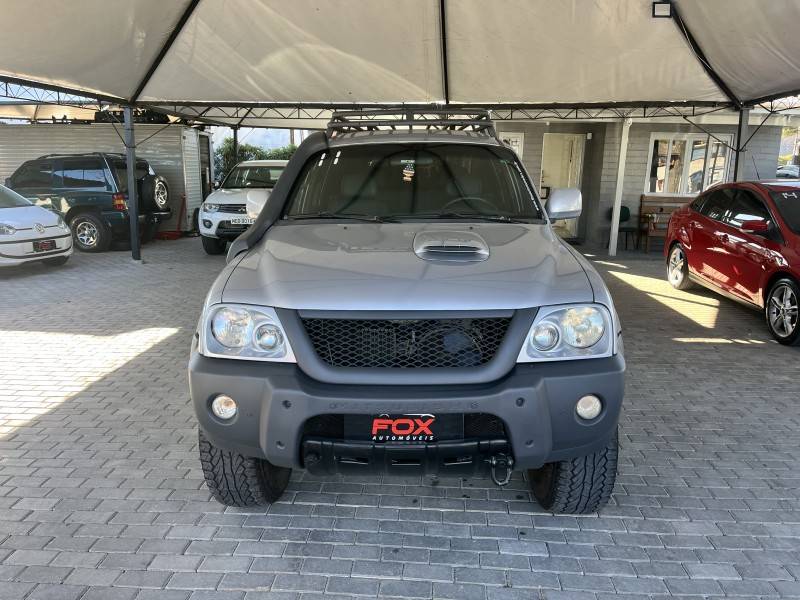 MITSUBISHI - L200 SAVANA - 2011/2011 - Prata - R$ 75.900,00