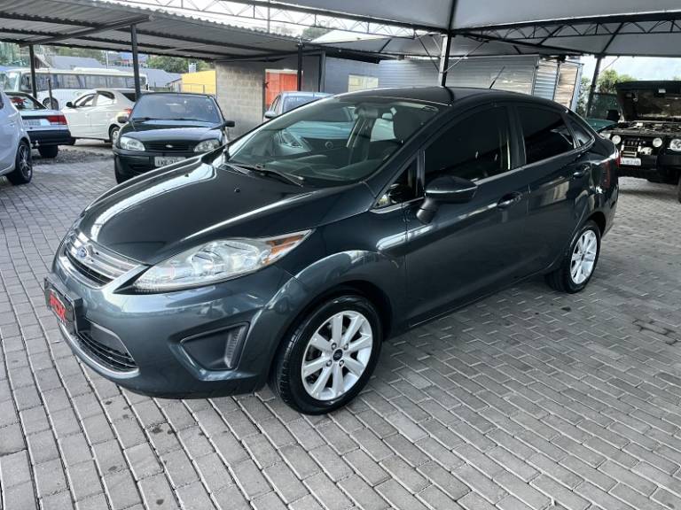 FORD - FIESTA - 2010/2011 - Cinza - R$ 34.900,00