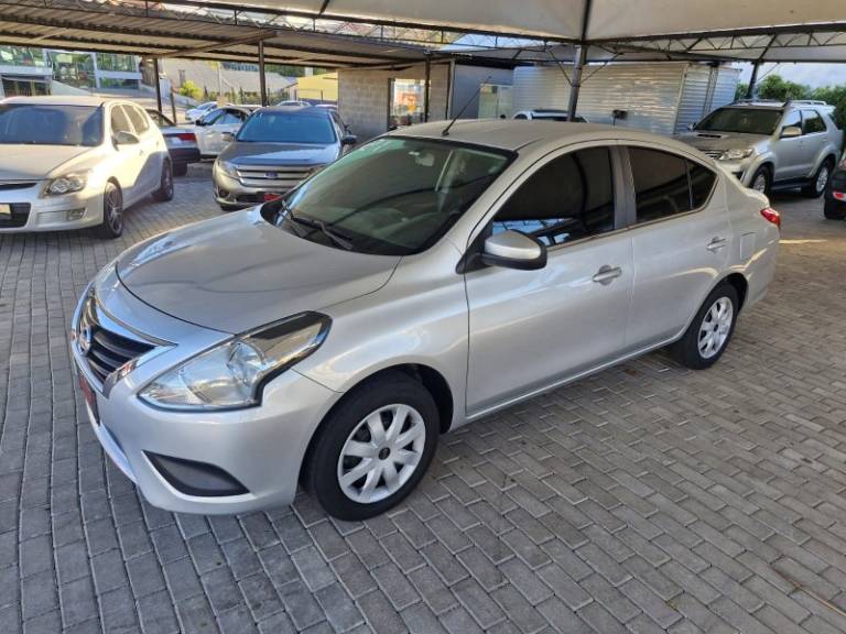 NISSAN - VERSA - 2021/2021 - Prata - R$ 64.900,00