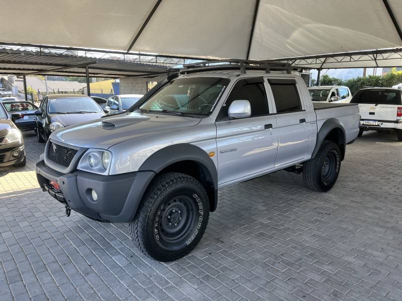 MITSUBISHI - L200 SAVANA - 2011/2011 - Prata - R$ 75.900,00