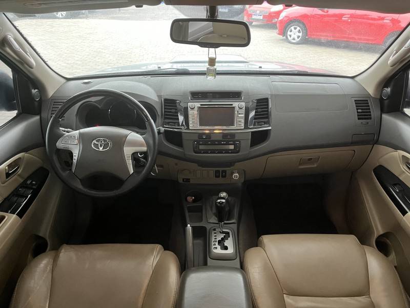 TOYOTA - HILUX SW4 - 2012/2013 - Prata - R$ 139.900,00
