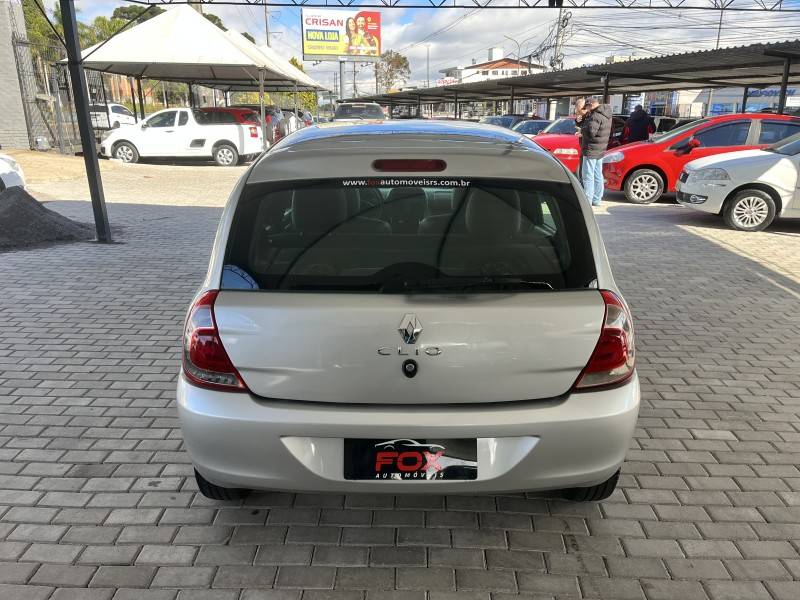 RENAULT - CLIO - 2015/2016 - Prata - R$ 35.900,00