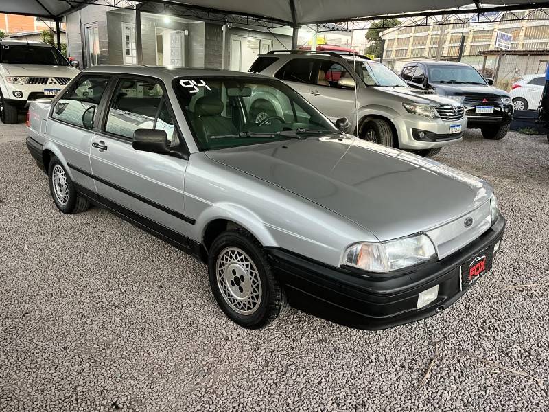 FORD - VERSAILLES - 1993/1994 - Prata - R$ 18.900,00